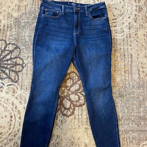Hollister Curvy High-rise Super Skinny Size 11S.